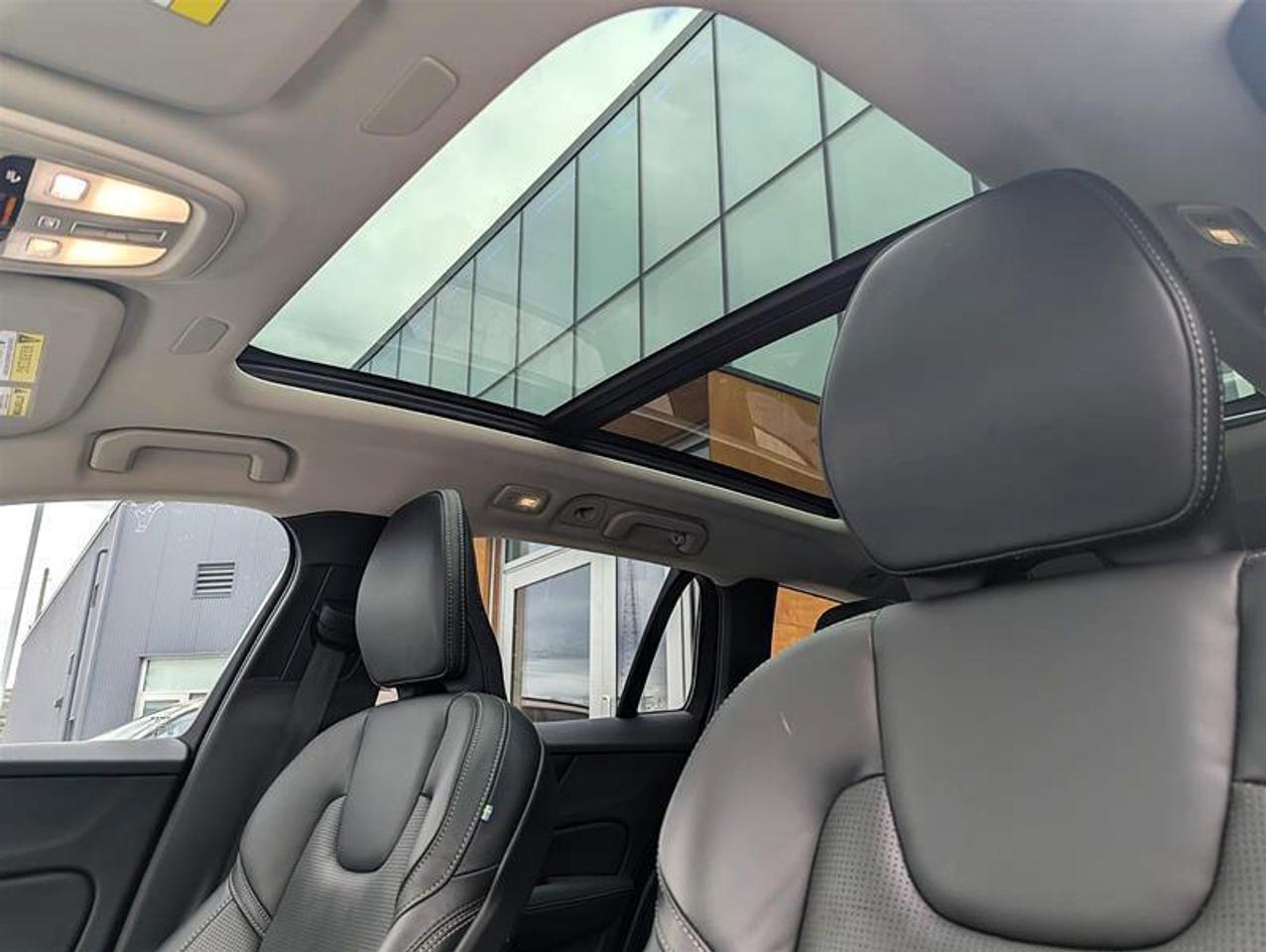 2023 Volvo V60 B6 Ultimate   Wagon   Nappa   AWD   Clean Photo
