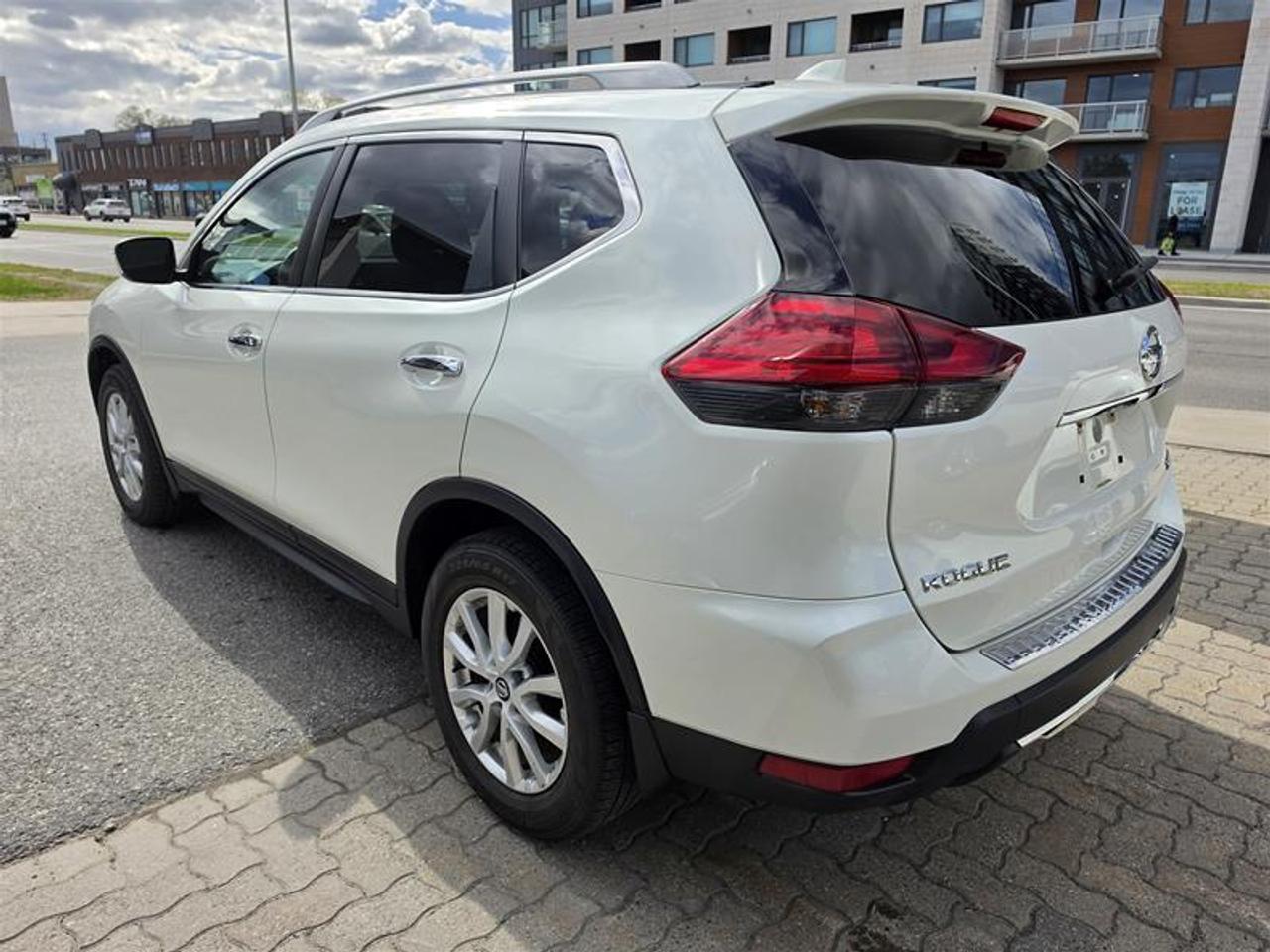2017 Nissan Rogue  Photo3