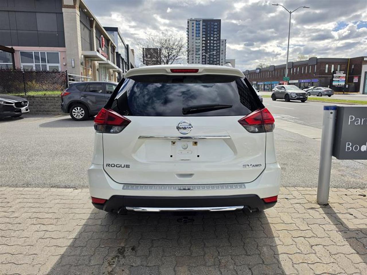 2017 Nissan Rogue  Photo4