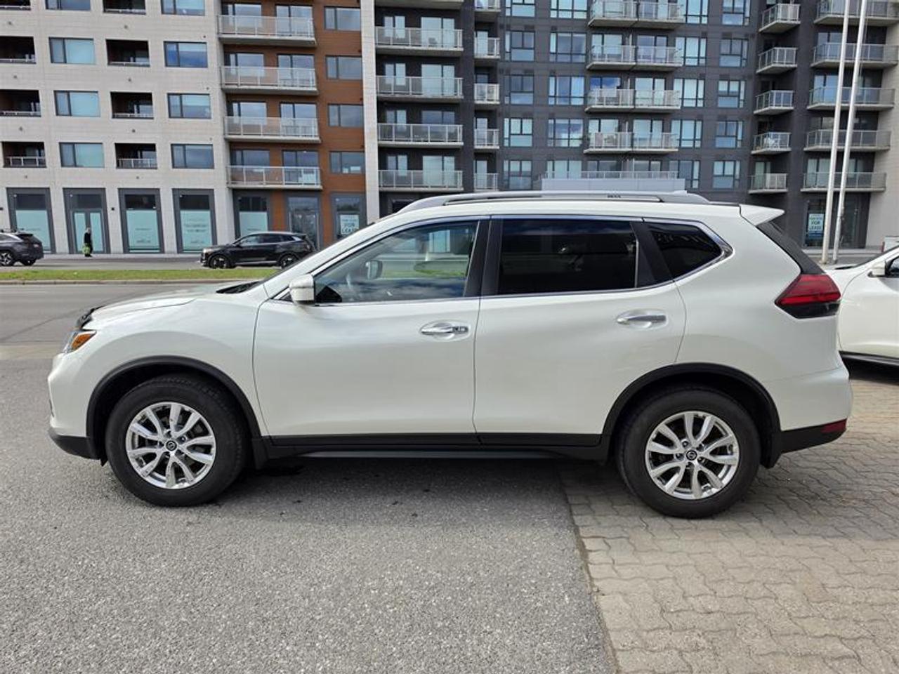 2017 Nissan Rogue  Photo2