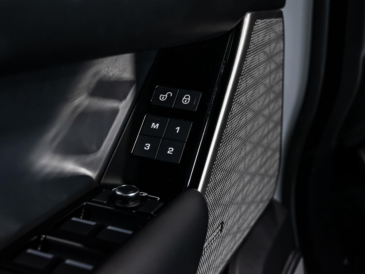 2018 Land Rover Range Rover Velar P380 R-DYNAMIC HSE COLLISION AVOIDANCE BLIND SPOTS Photo