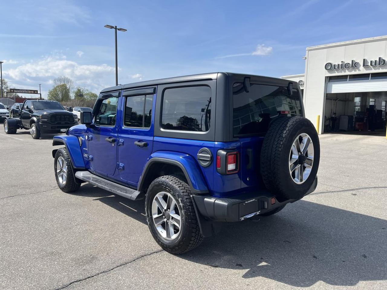2019 Jeep Wrangler SAHARA 4X4 Photo3