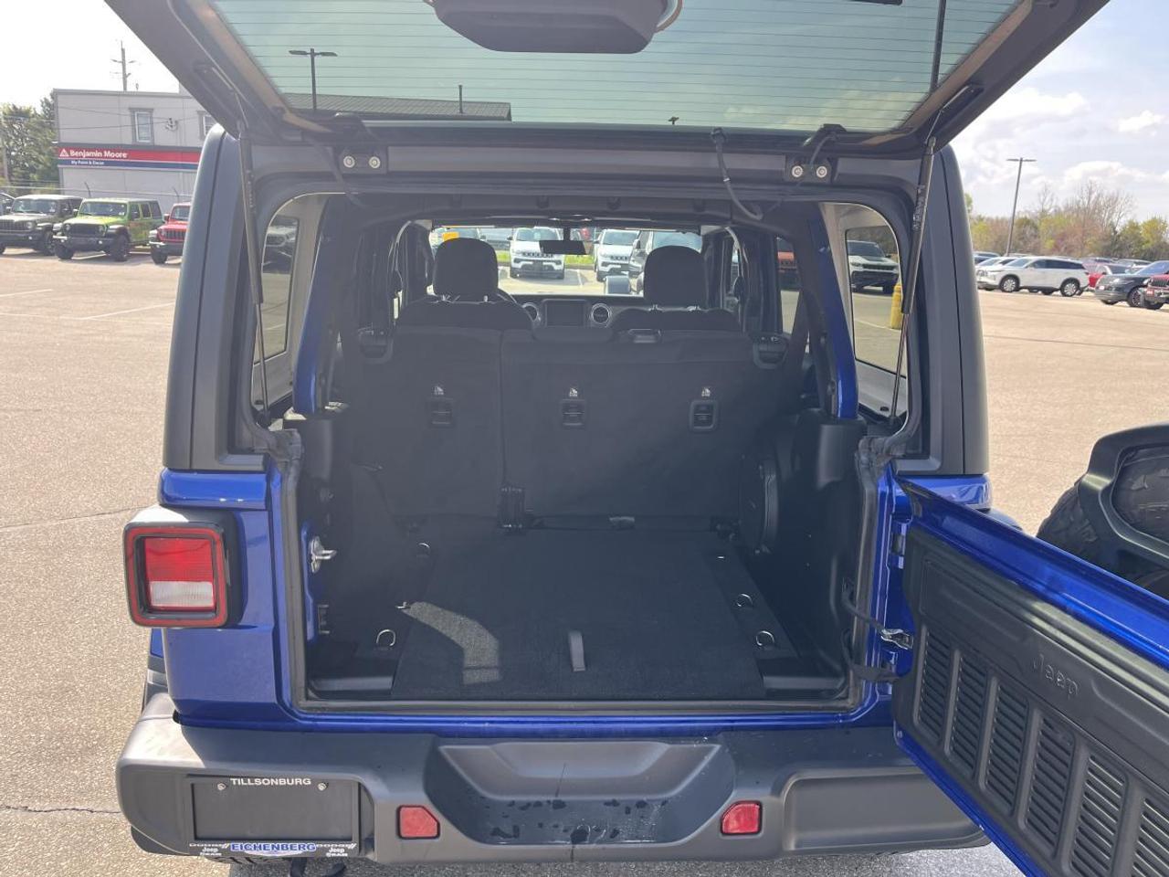 2019 Jeep Wrangler SAHARA 4X4 Photo