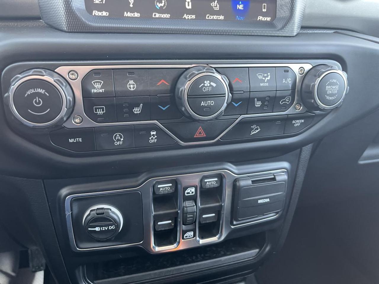 2019 Jeep Wrangler SAHARA 4X4 Photo