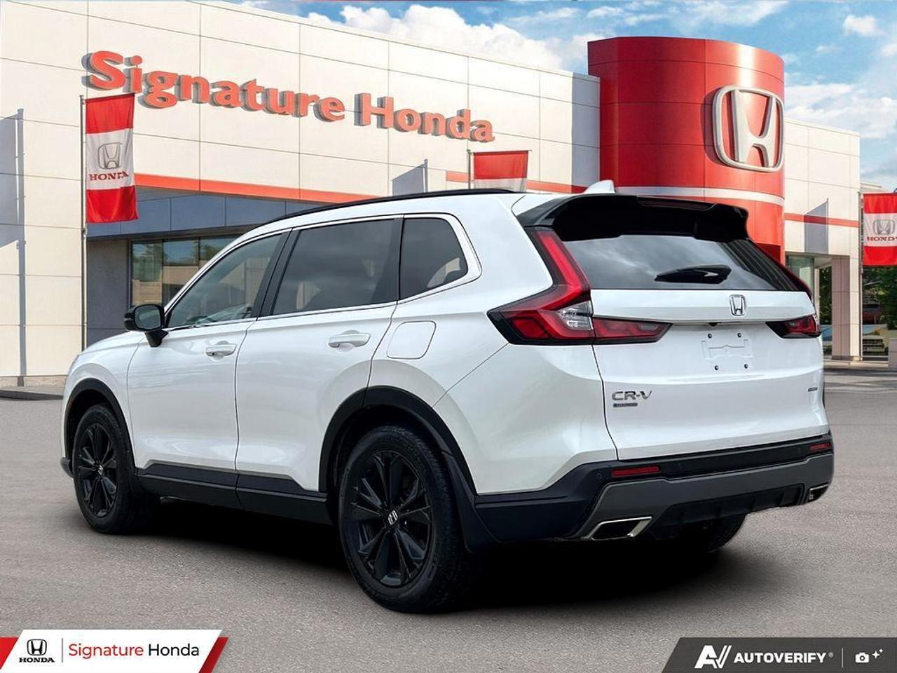 2025 Honda CR-V Hybrid Touring Photo3