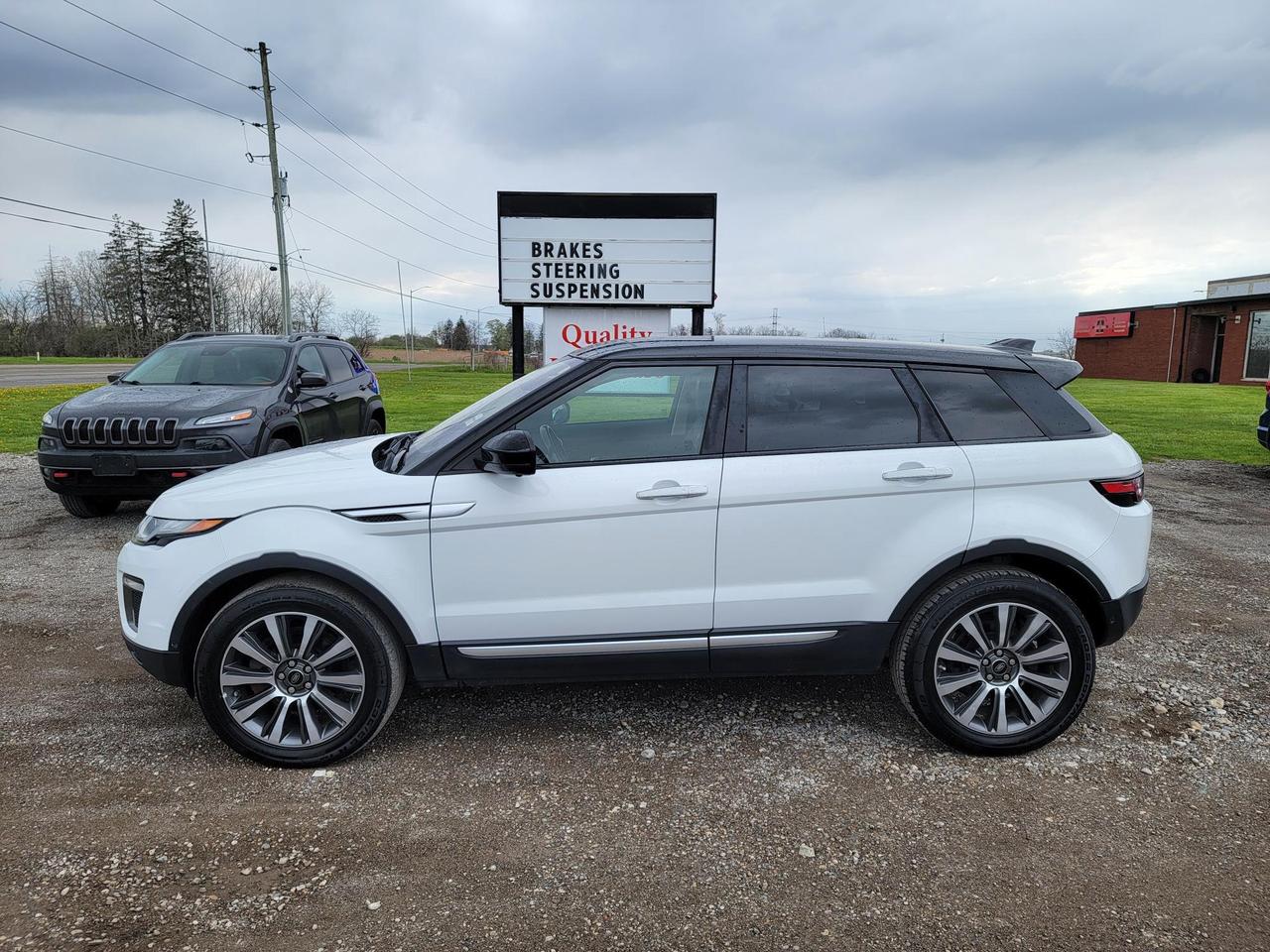 2017 Land Rover Range Rover Evoque 5dr HB HSE Photo