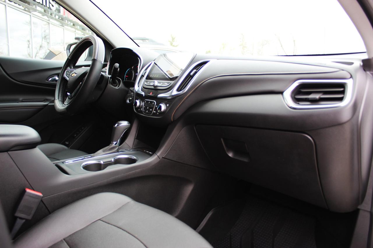 2020 Chevrolet Equinox WOW look at those kilo 16,000, 1-owner, AWD 4dr Pr Photo