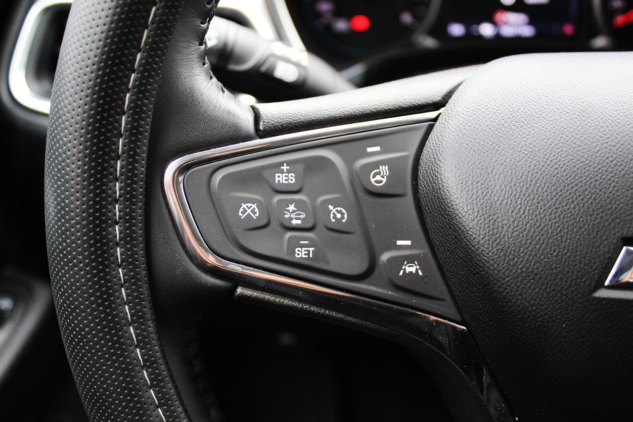 2020 Chevrolet Equinox WOW look at those kilo 16,000, 1-owner, AWD 4dr Pr Photo