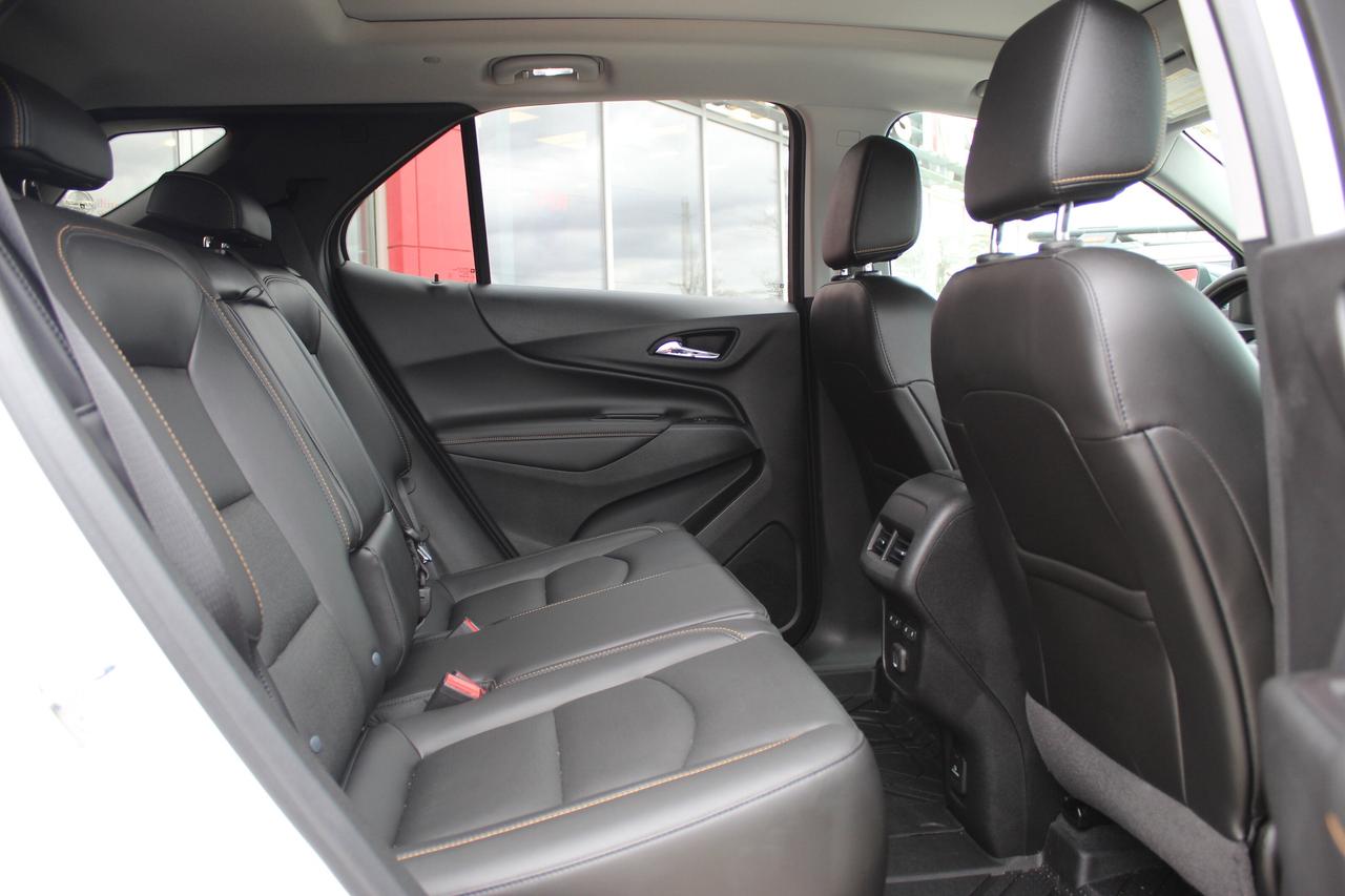 2020 Chevrolet Equinox WOW look at those kilo 16,000, 1-owner, AWD 4dr Pr Photo