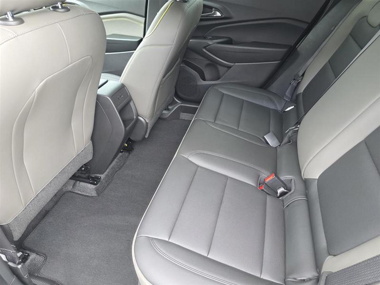 2025 Chevrolet Trax FWD 4dr ACTIV Photo