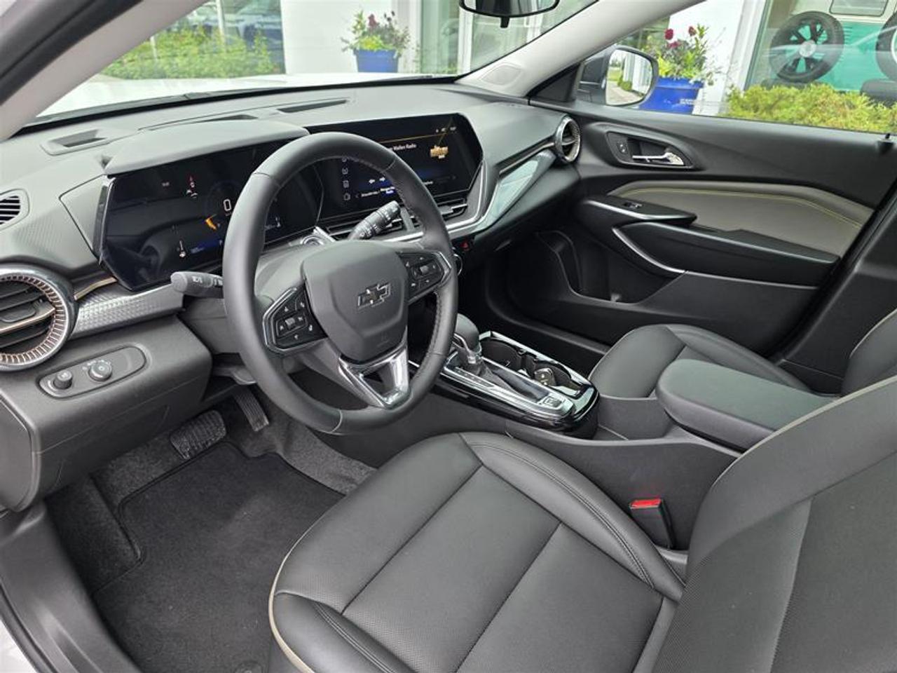 2025 Chevrolet Trax FWD 4dr ACTIV Photo