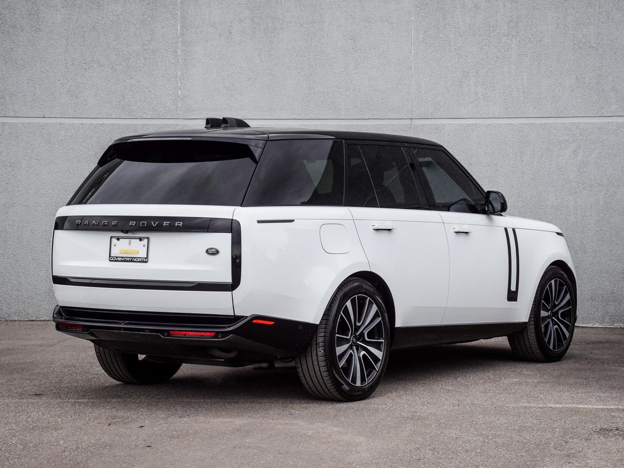 2023 Land Rover Range Rover P400 SE SWB Photo3