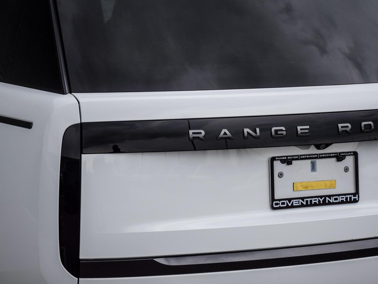 2023 Land Rover Range Rover P400 SE SWB Photo