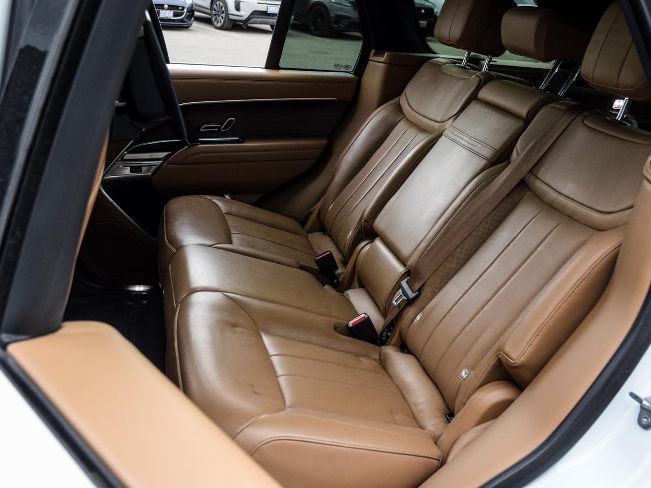 2023 Land Rover Range Rover P400 SE SWB Photo