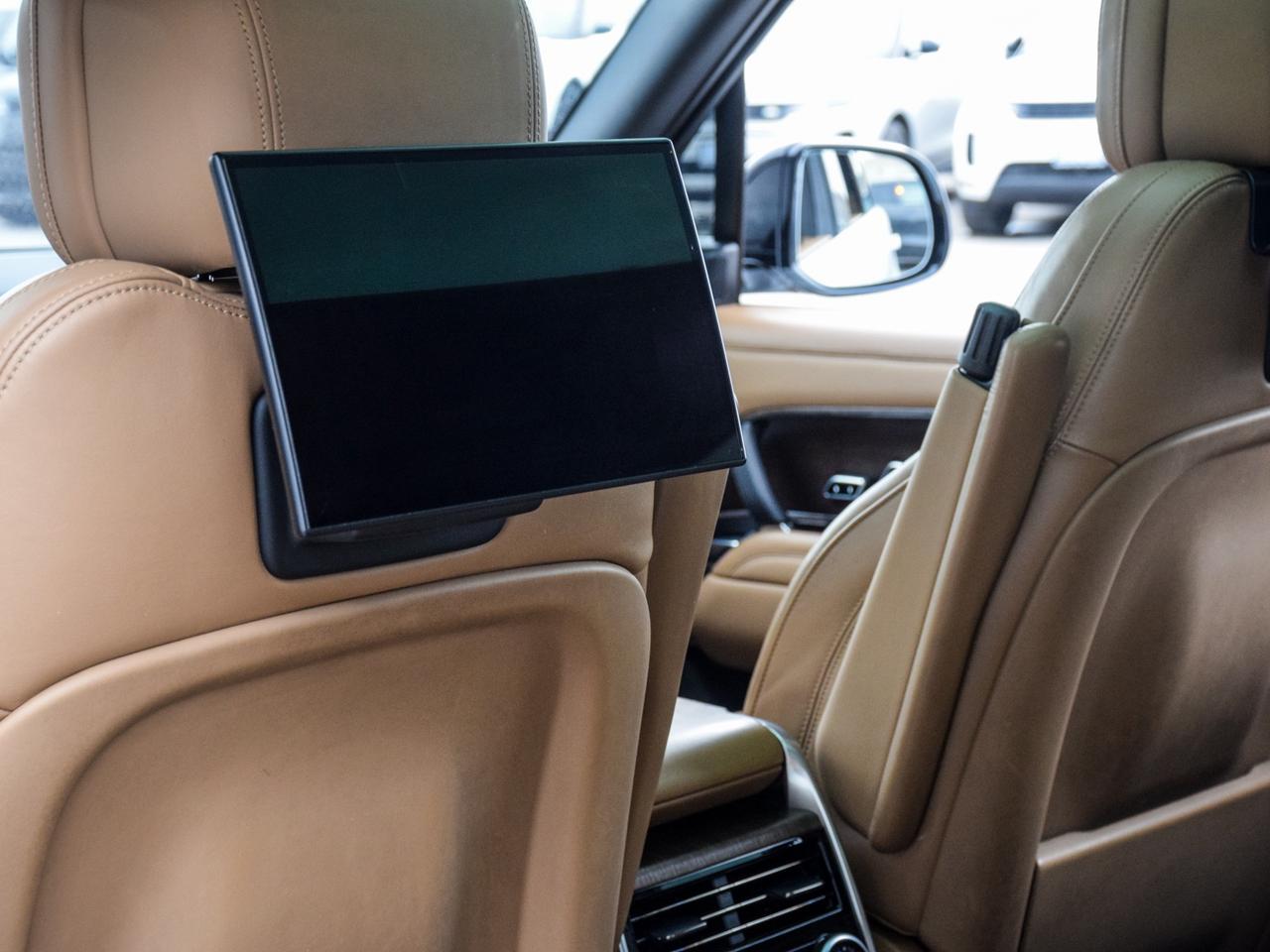 2023 Land Rover Range Rover P400 SE SWB Photo