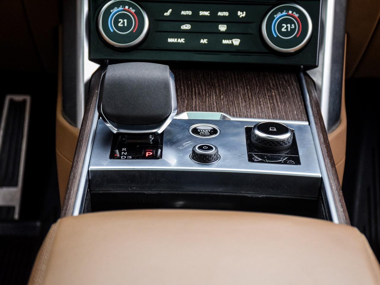 2023 Land Rover Range Rover P400 SE SWB Photo