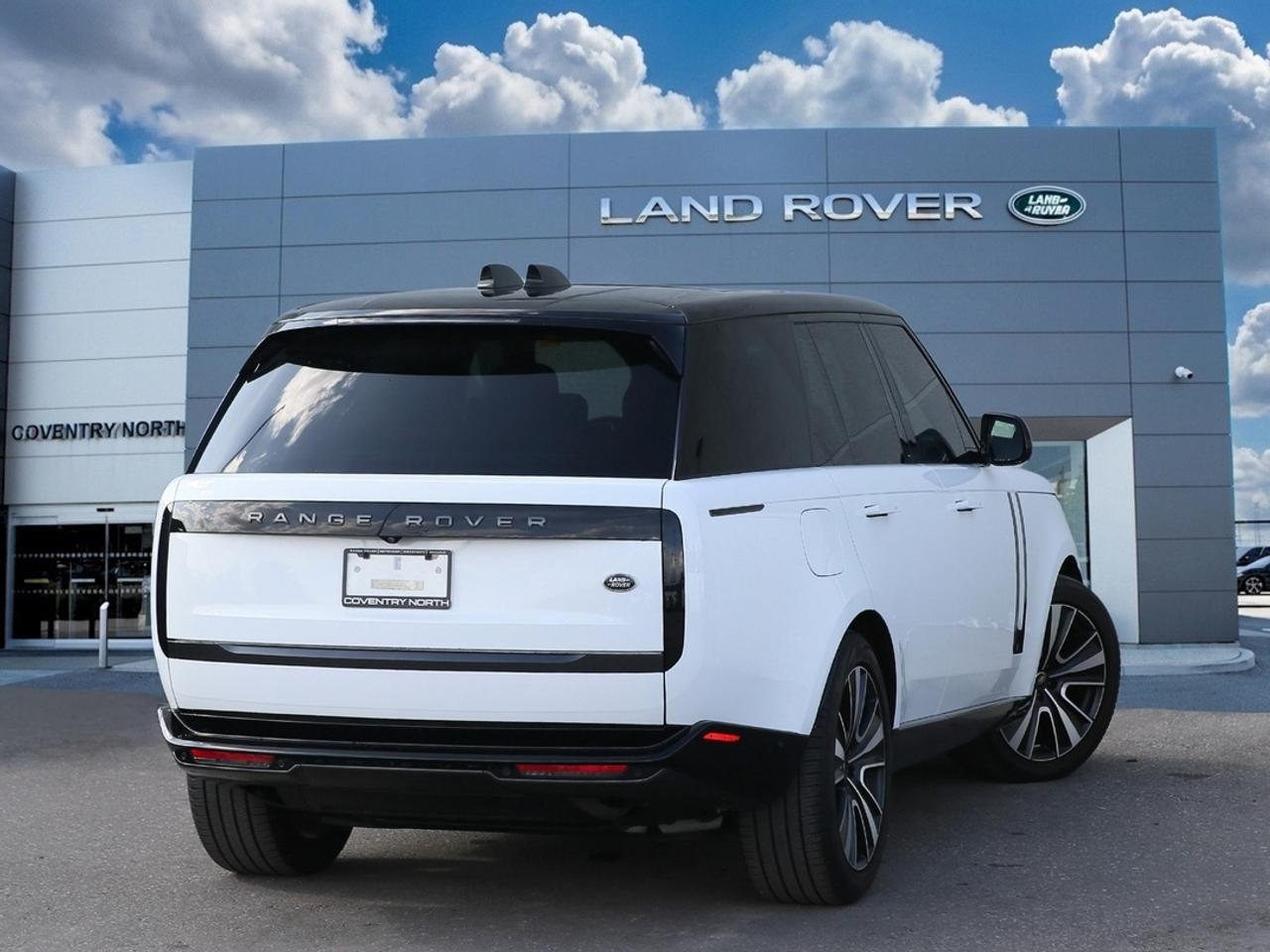 2023 Land Rover Range Rover SE 395 HP   AIR SUSPENSION   MERIDIAN? SOUND   PANORAMIC ROOF   THE BENCHMARK OF LUXURY SUVS Photo