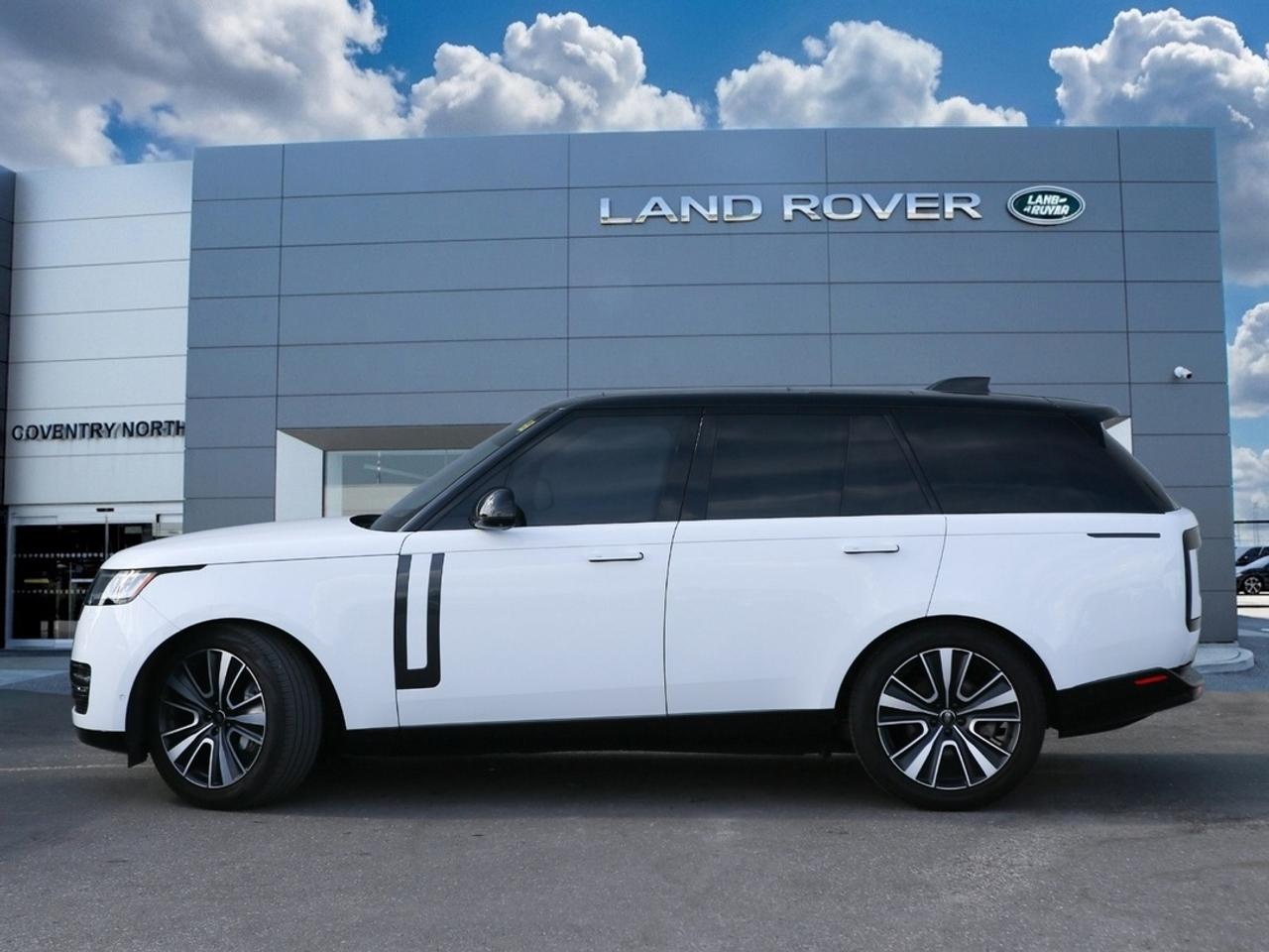 2023 Land Rover Range Rover SE 395 HP   AIR SUSPENSION   MERIDIAN? SOUND   PANORAMIC ROOF   THE BENCHMARK OF LUXURY SUVS Photo5