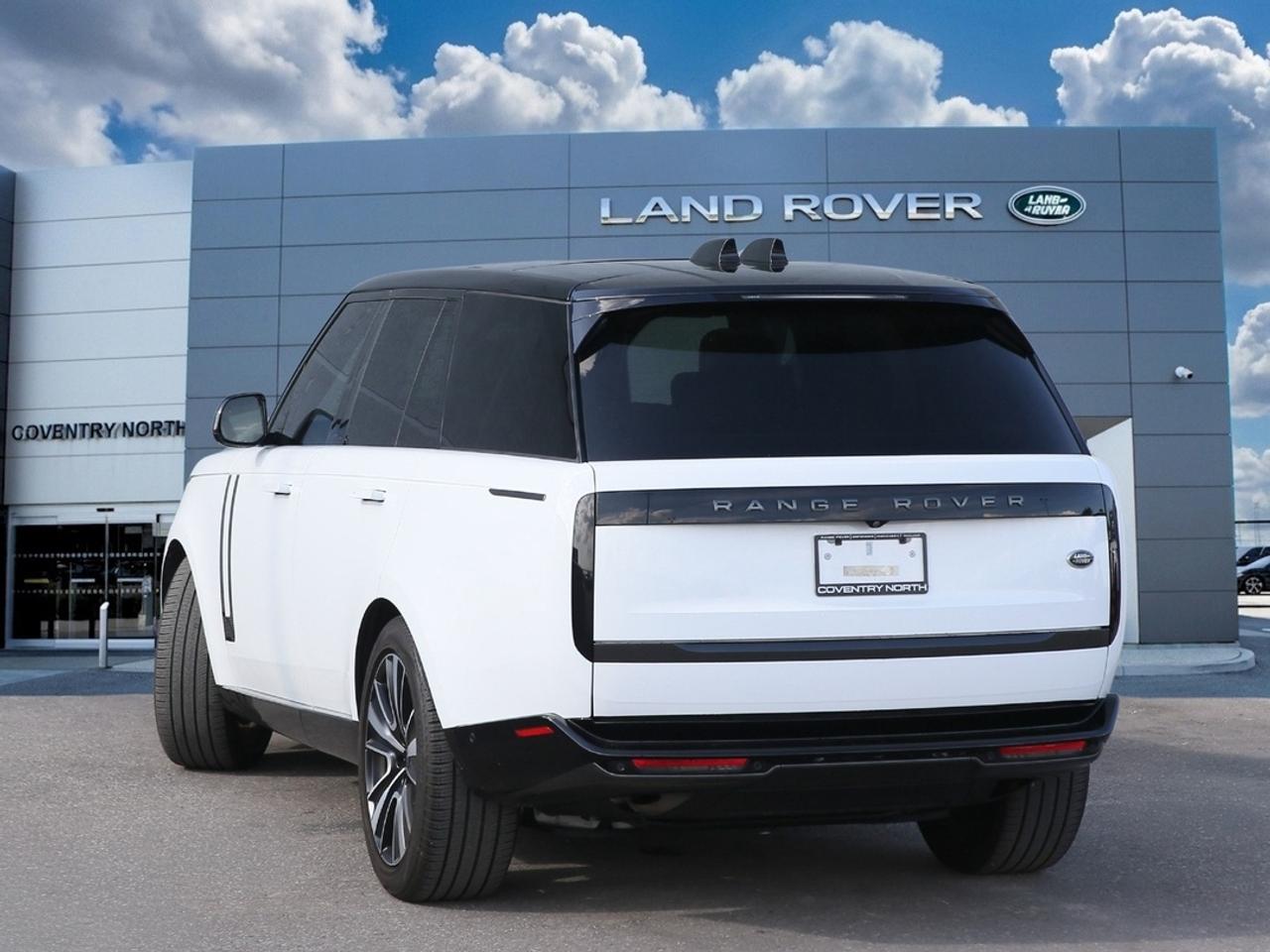 2023 Land Rover Range Rover SE 395 HP   AIR SUSPENSION   MERIDIAN? SOUND   PANORAMIC ROOF   THE BENCHMARK OF LUXURY SUVS Photo
