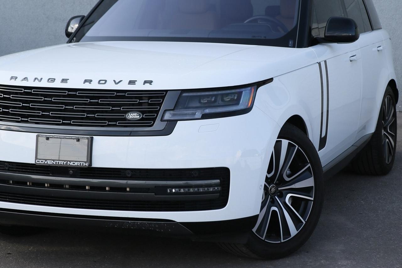 2023 Land Rover Range Rover SE 395 HP   AIR SUSPENSION   MERIDIAN? SOUND   PANORAMIC ROOF   THE BENCHMARK OF LUXURY SUVS Photo