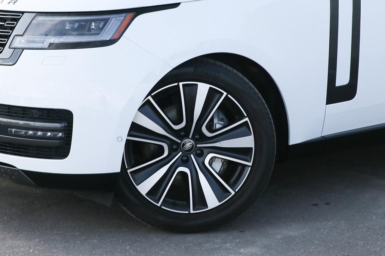 2023 Land Rover Range Rover SE 395 HP   AIR SUSPENSION   MERIDIAN? SOUND   PANORAMIC ROOF   THE BENCHMARK OF LUXURY SUVS Photo