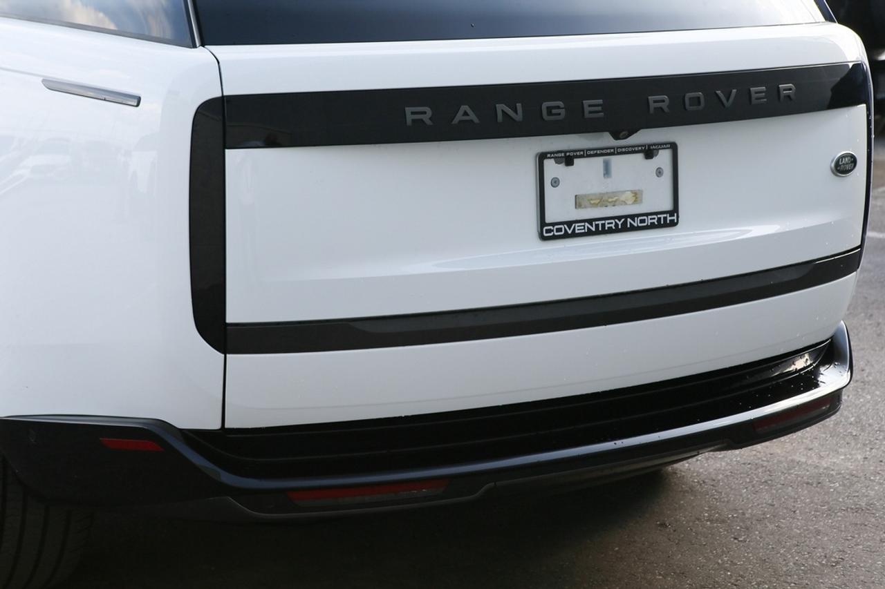 2023 Land Rover Range Rover SE 395 HP   AIR SUSPENSION   MERIDIAN? SOUND   PANORAMIC ROOF   THE BENCHMARK OF LUXURY SUVS Photo