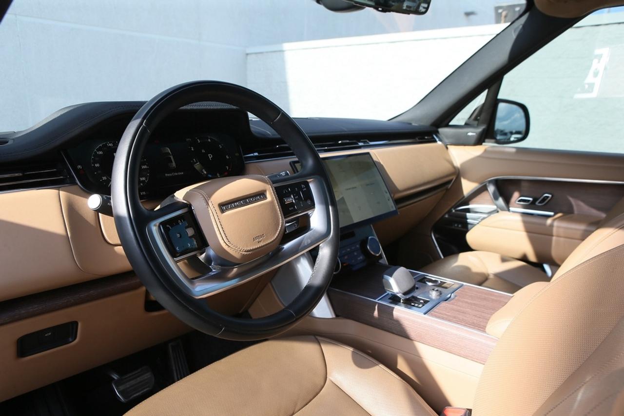 2023 Land Rover Range Rover SE 395 HP   AIR SUSPENSION   MERIDIAN? SOUND   PANORAMIC ROOF   THE BENCHMARK OF LUXURY SUVS Photo