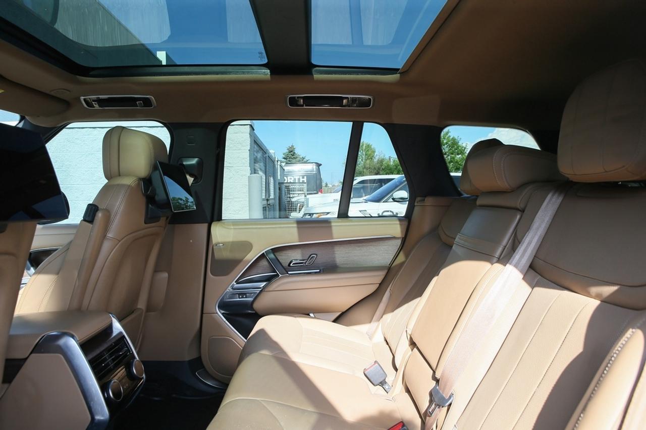 2023 Land Rover Range Rover SE 395 HP   AIR SUSPENSION   MERIDIAN? SOUND   PANORAMIC ROOF   THE BENCHMARK OF LUXURY SUVS Photo