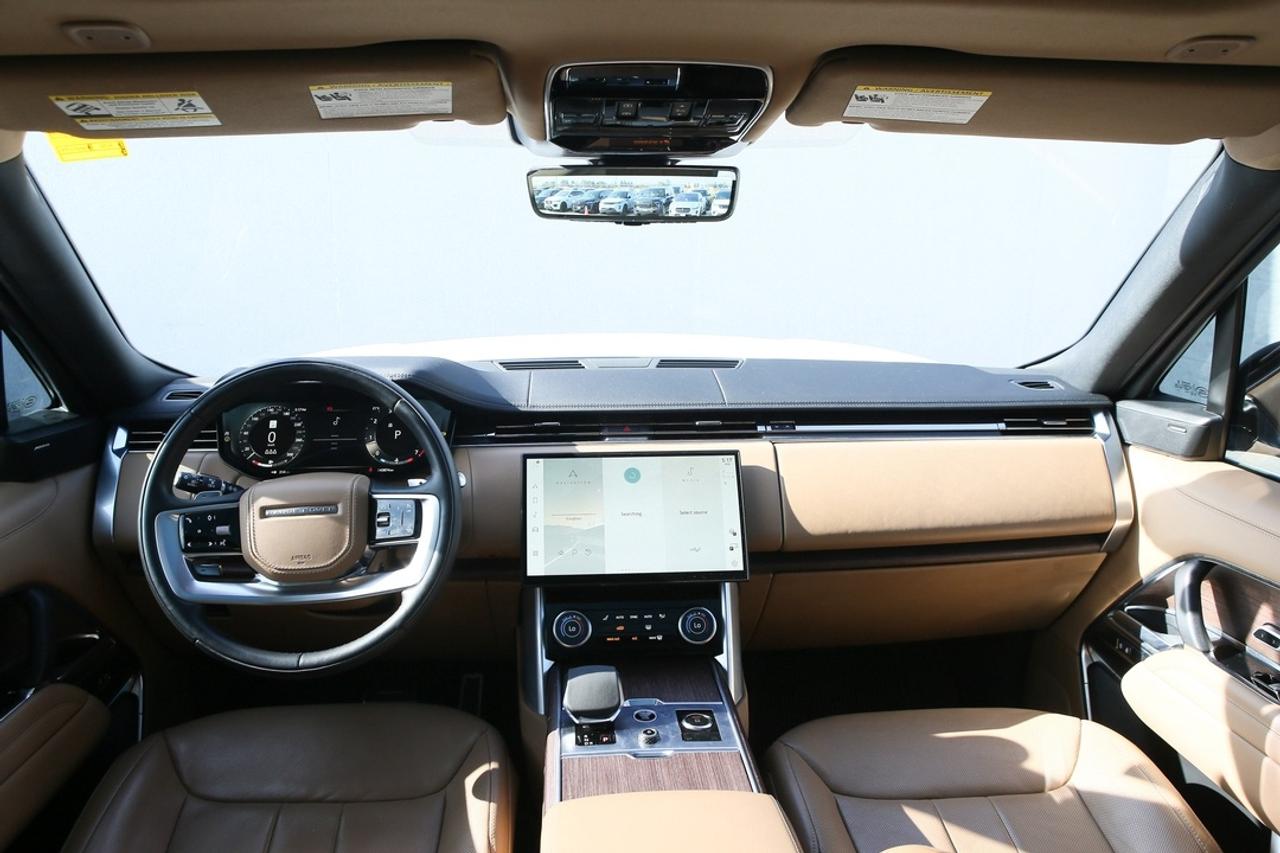 2023 Land Rover Range Rover SE 395 HP   AIR SUSPENSION   MERIDIAN? SOUND   PANORAMIC ROOF   THE BENCHMARK OF LUXURY SUVS Photo