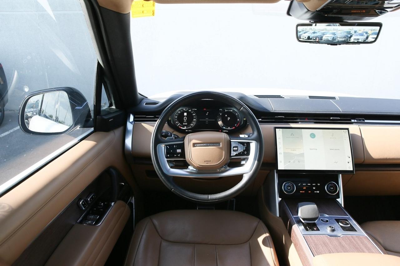 2023 Land Rover Range Rover SE 395 HP   AIR SUSPENSION   MERIDIAN? SOUND   PANORAMIC ROOF   THE BENCHMARK OF LUXURY SUVS Photo