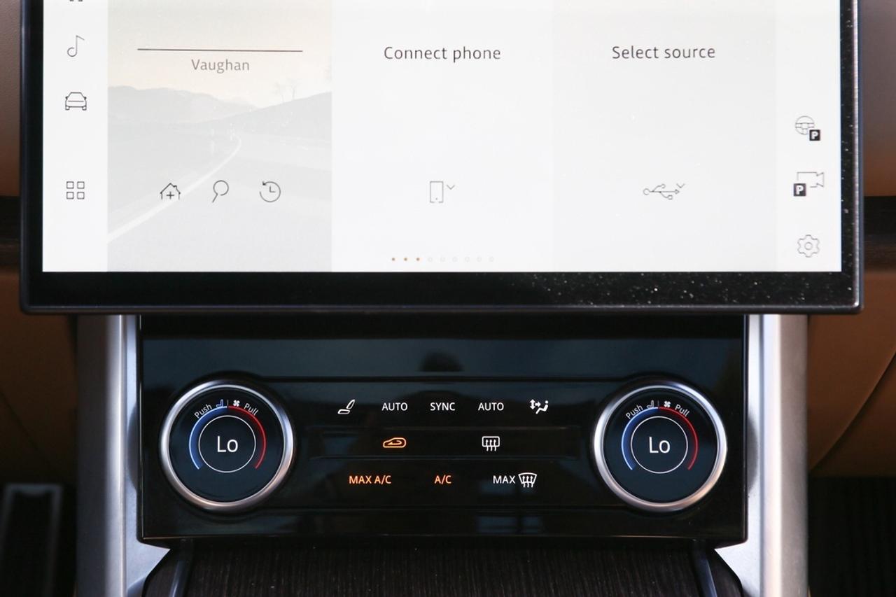 2023 Land Rover Range Rover SE 395 HP   AIR SUSPENSION   MERIDIAN? SOUND   PANORAMIC ROOF   THE BENCHMARK OF LUXURY SUVS Photo