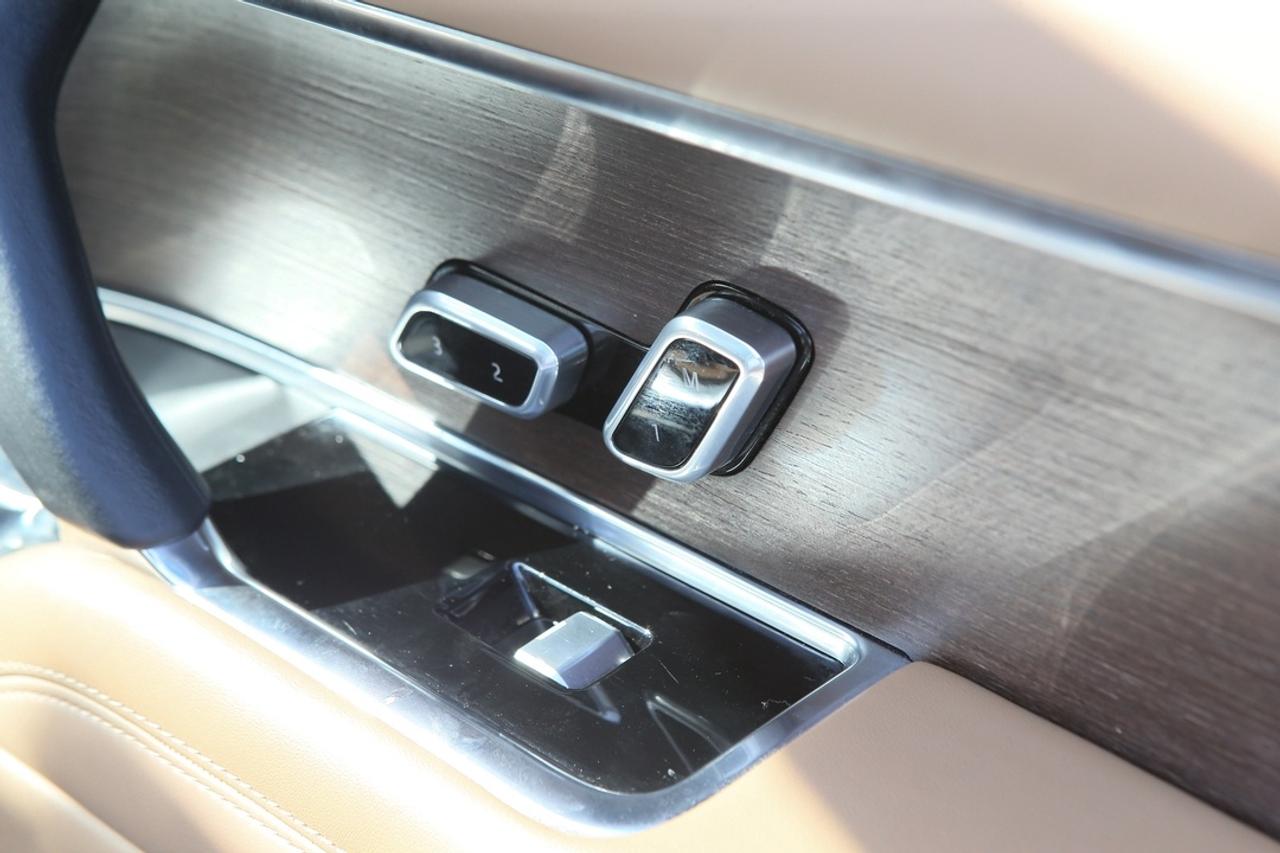 2023 Land Rover Range Rover SE 395 HP   AIR SUSPENSION   MERIDIAN? SOUND   PANORAMIC ROOF   THE BENCHMARK OF LUXURY SUVS Photo