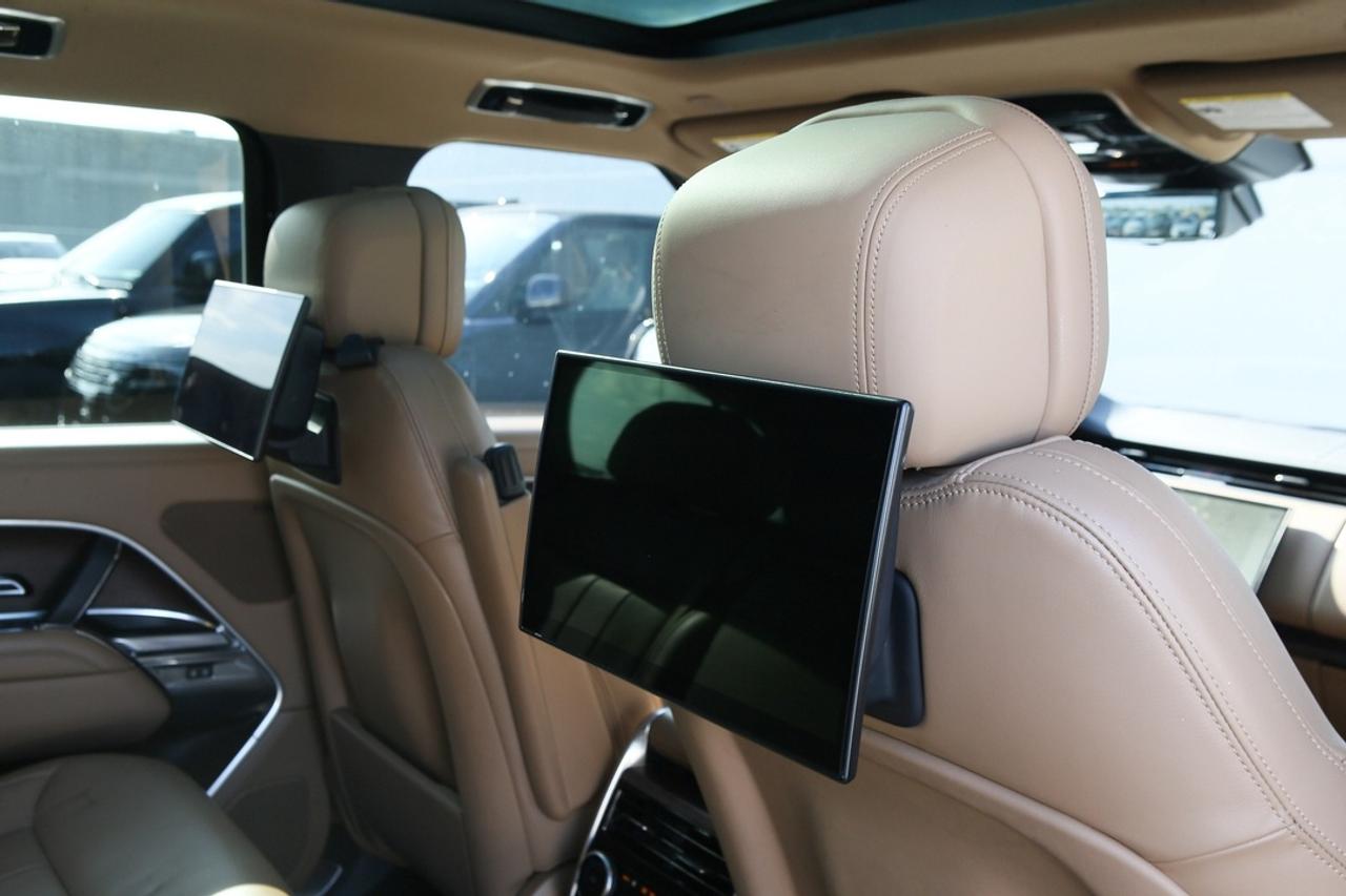 2023 Land Rover Range Rover SE 395 HP   AIR SUSPENSION   MERIDIAN? SOUND   PANORAMIC ROOF   THE BENCHMARK OF LUXURY SUVS Photo