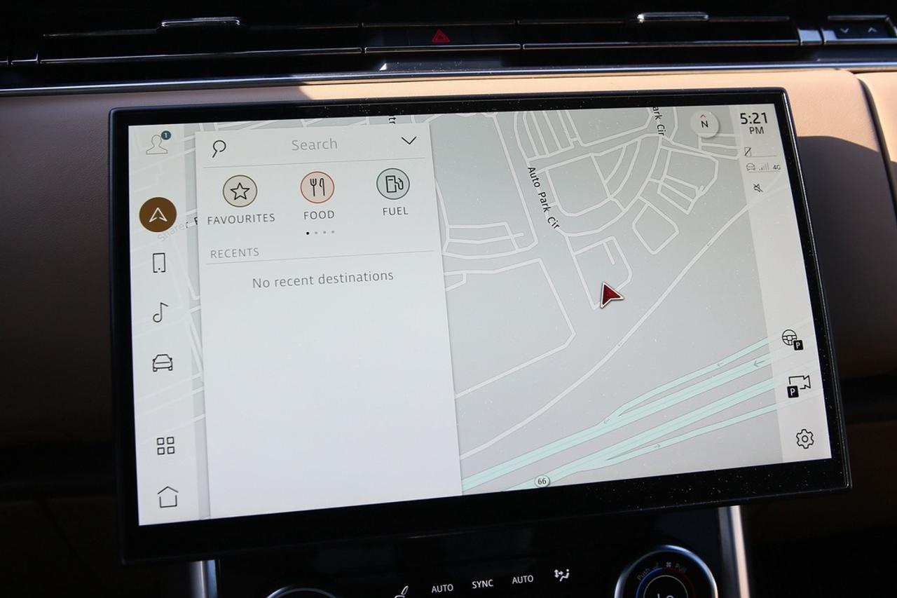 2023 Land Rover Range Rover SE 395 HP   AIR SUSPENSION   MERIDIAN? SOUND   PANORAMIC ROOF   THE BENCHMARK OF LUXURY SUVS Photo