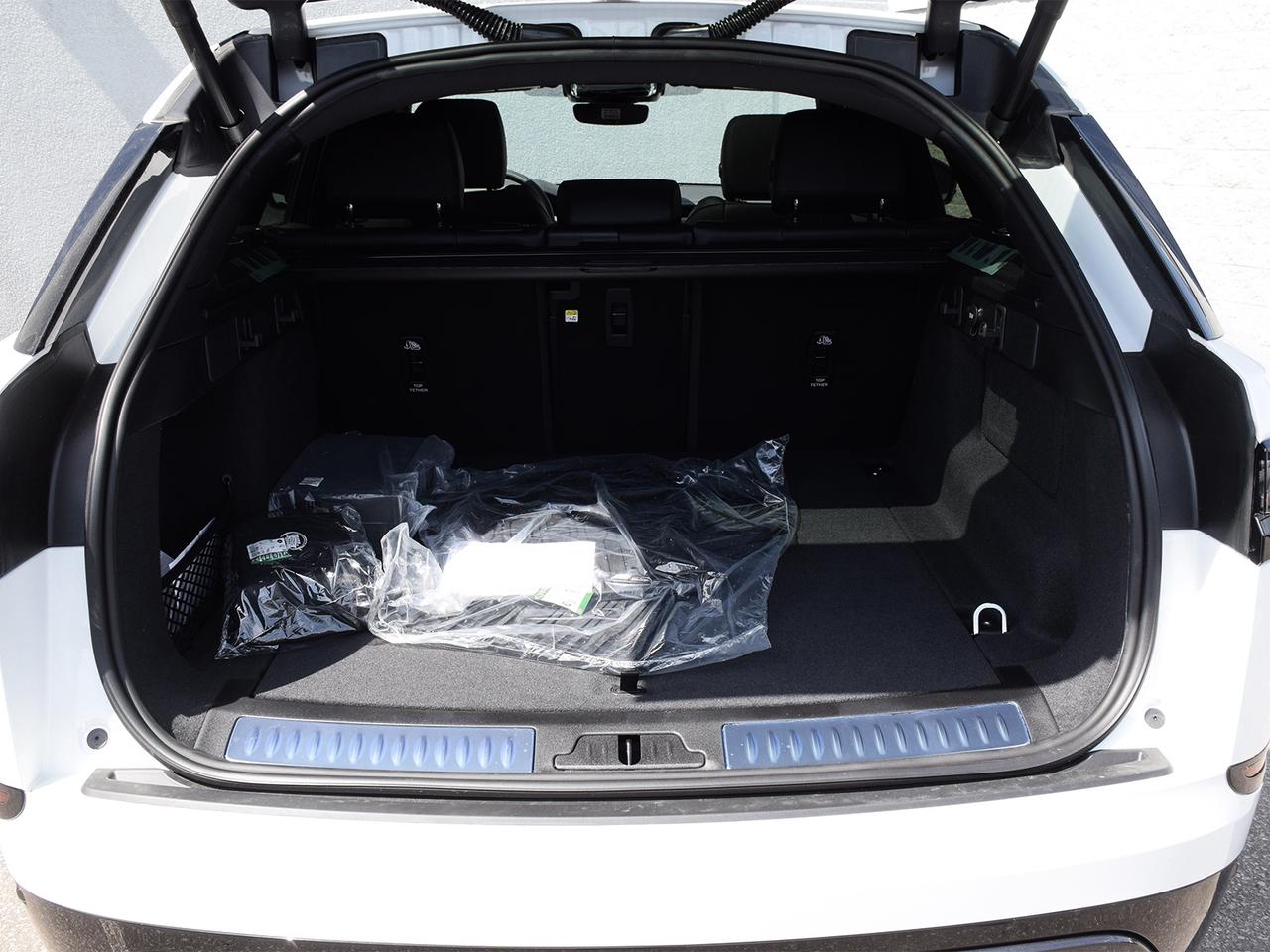 2026 Land Rover Range Rover Velar P250 Dynamic SE -Ltd Avail- PRICED TO MOVE. Photo