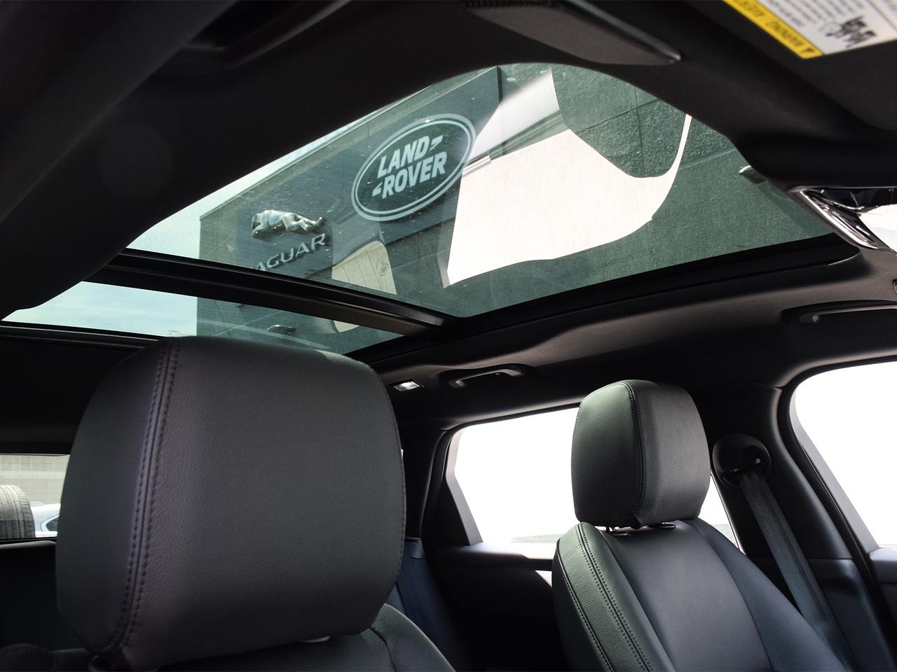 2026 Land Rover Range Rover Velar P250 Dynamic SE -Ltd Avail- PRICED TO MOVE. Photo