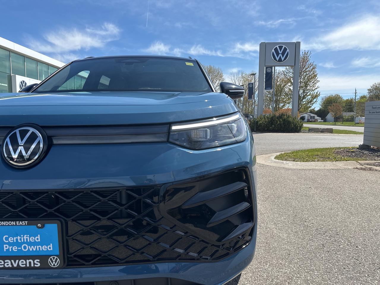 2025 Volkswagen Tiguan Comfortline R-Line Black Edition 4MOTION Photo