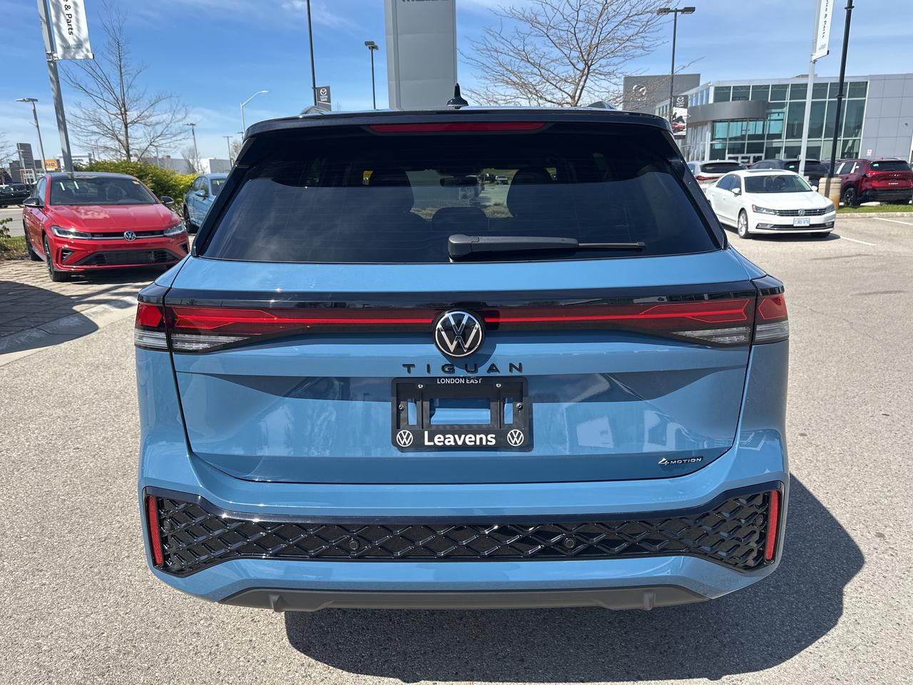 2025 Volkswagen Tiguan Comfortline R-Line Black Edition 4MOTION Photo