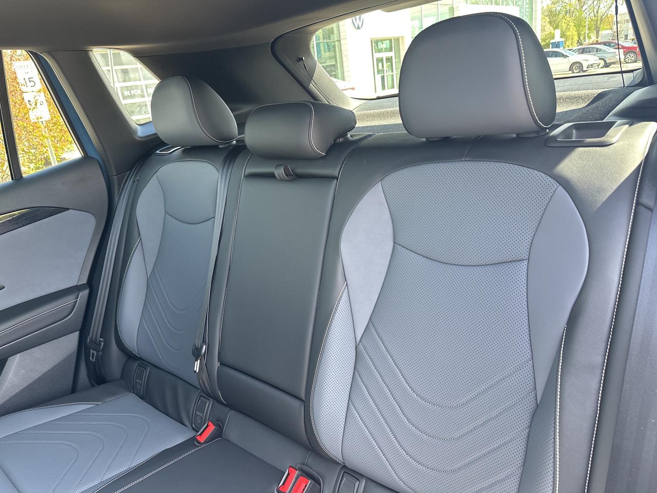 2025 Volkswagen Tiguan Comfortline R-Line Black Edition 4MOTION Photo