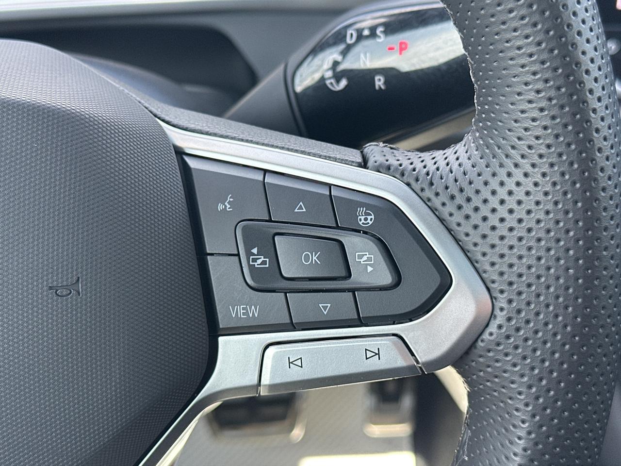 2025 Volkswagen Tiguan Comfortline R-Line Black Edition 4MOTION Photo