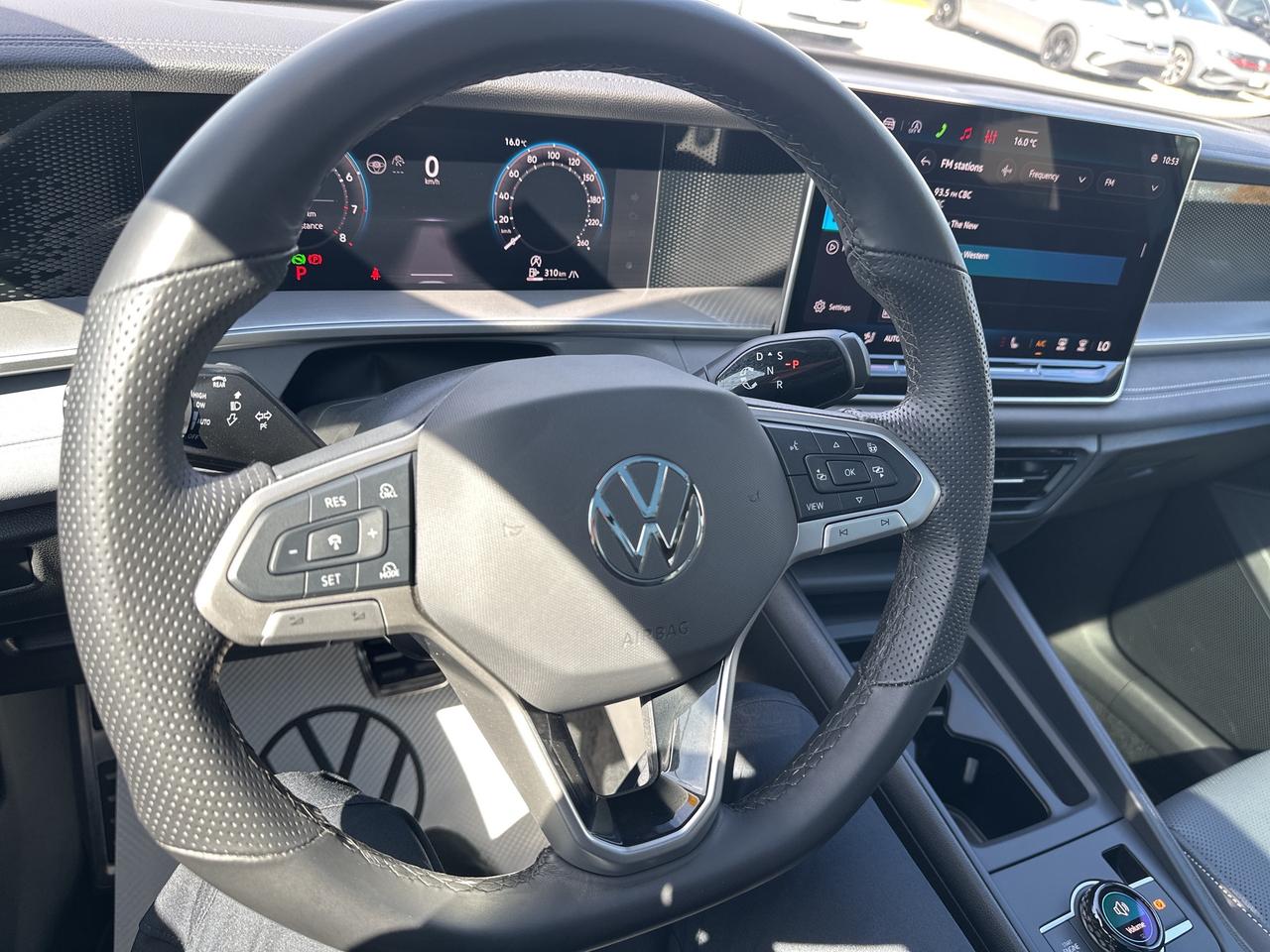 2025 Volkswagen Tiguan Comfortline R-Line Black Edition 4MOTION Photo