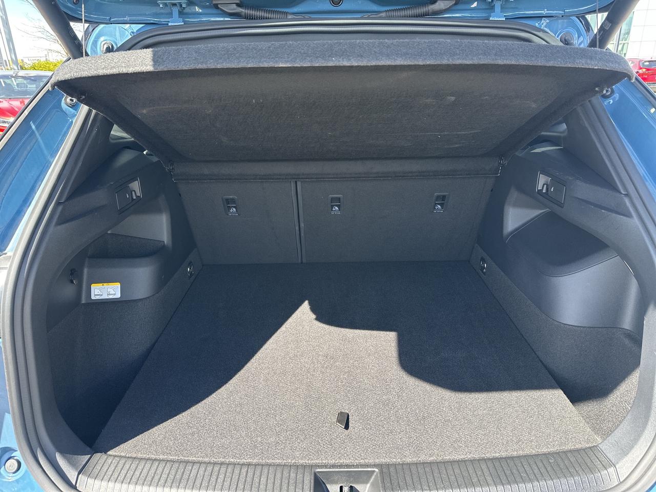 2025 Volkswagen Tiguan Comfortline R-Line Black Edition 4MOTION Photo