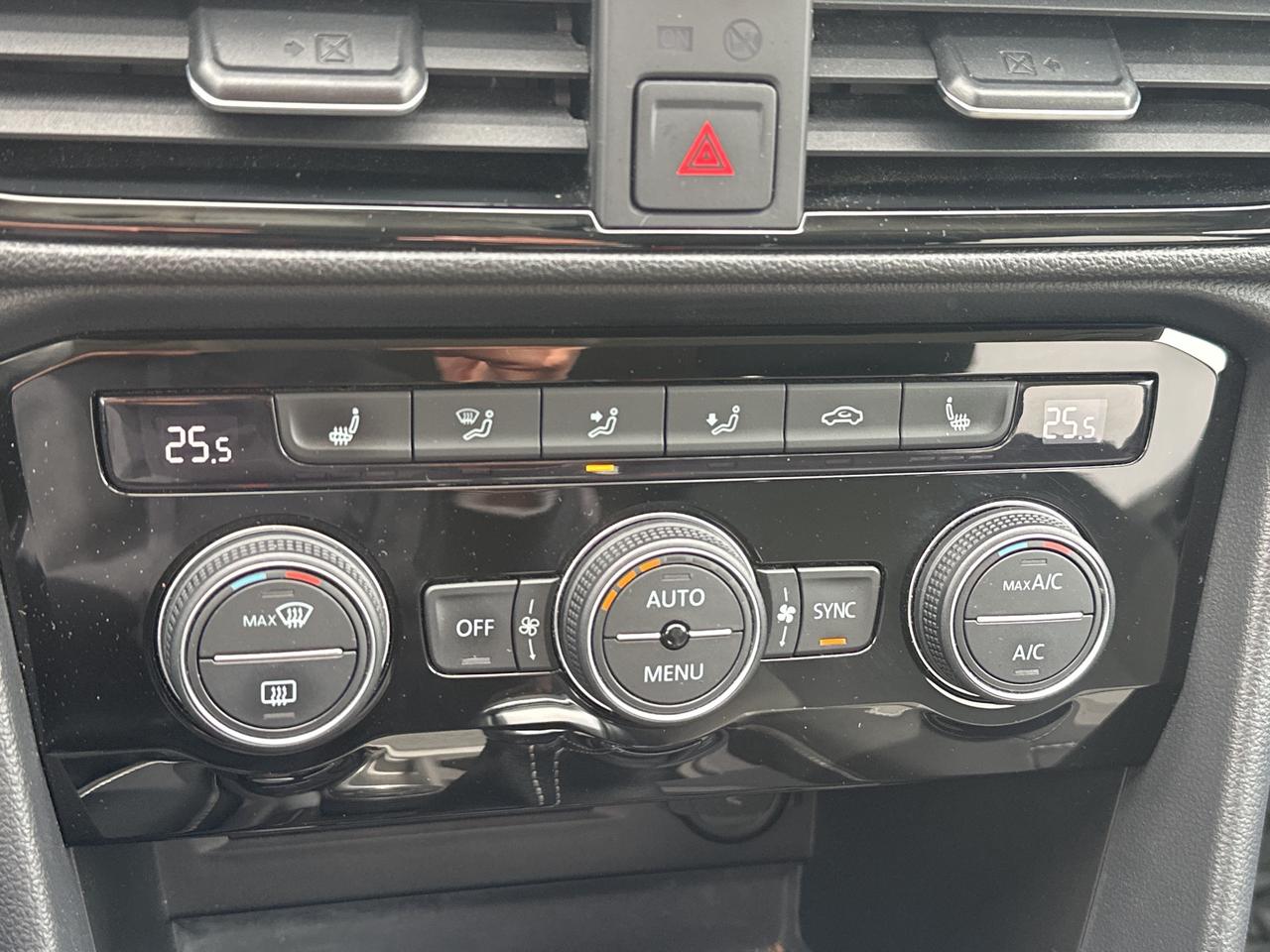 2022 Volkswagen Taos Comfortline 4Motion Photo
