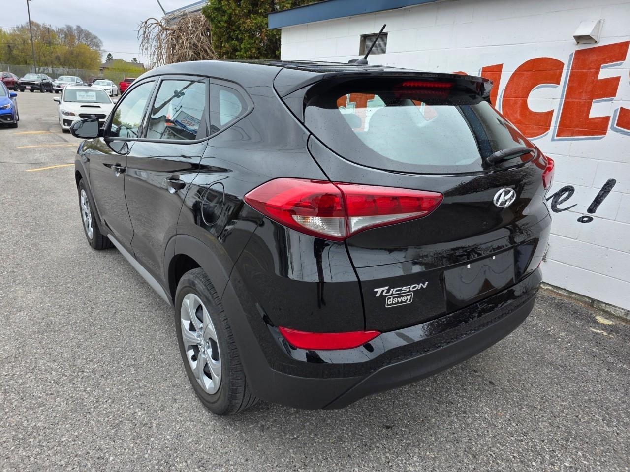 2018 Hyundai Tucson Base 2.0L 4dr Front-Wheel Drive Photo