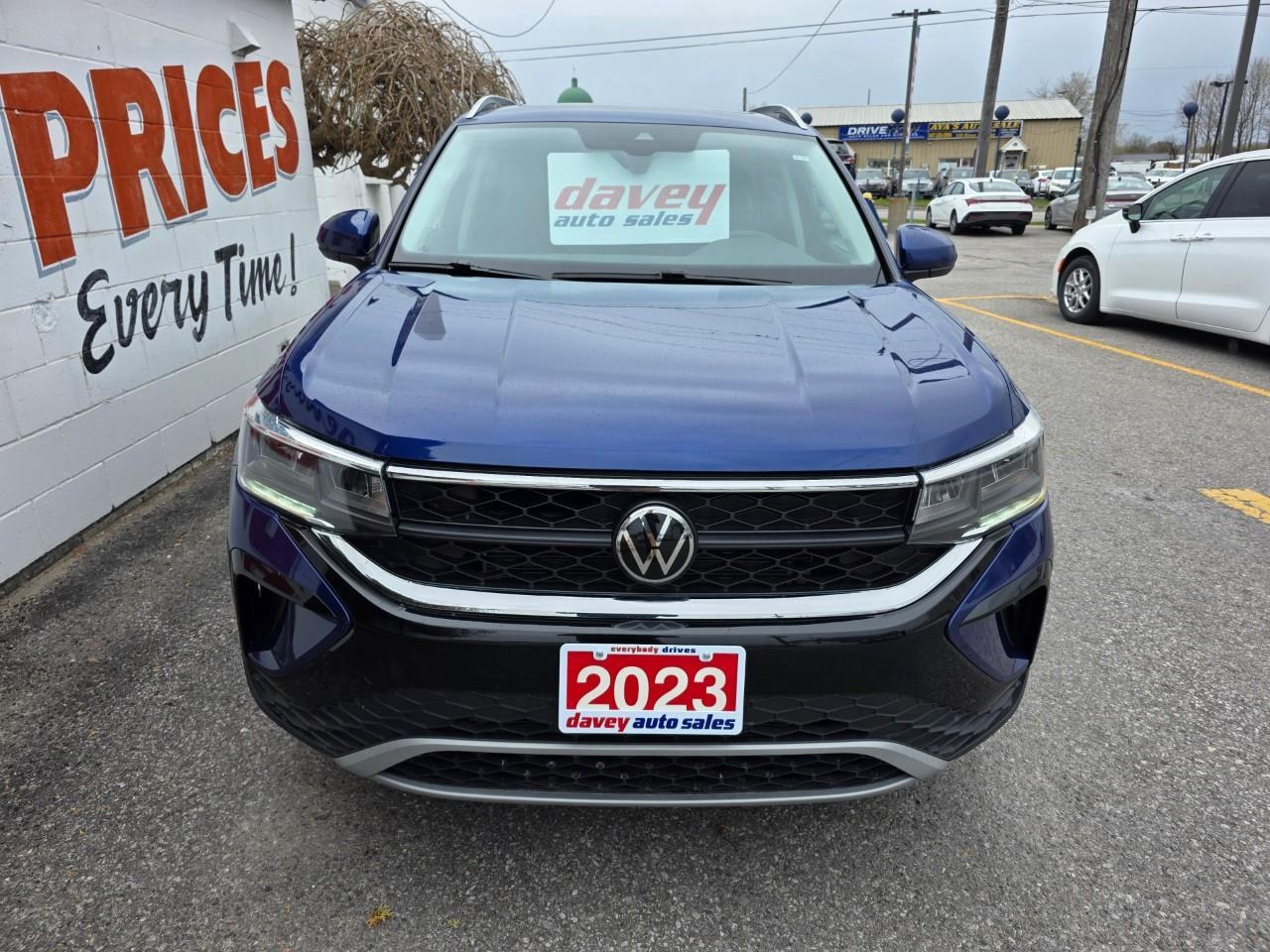 2023 Volkswagen Taos Comfortline 4dr All-Wheel Drive 4MOTION Photo