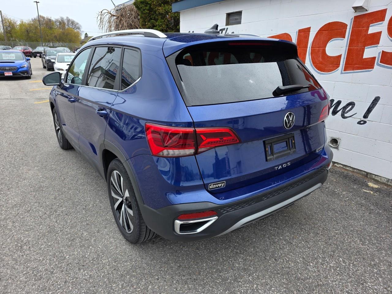2023 Volkswagen Taos Comfortline 4dr All-Wheel Drive 4MOTION Photo