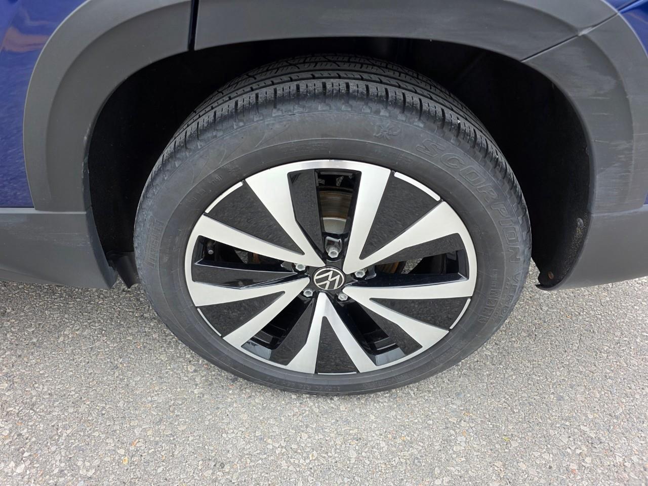 2023 Volkswagen Taos Comfortline 4dr All-Wheel Drive 4MOTION Photo
