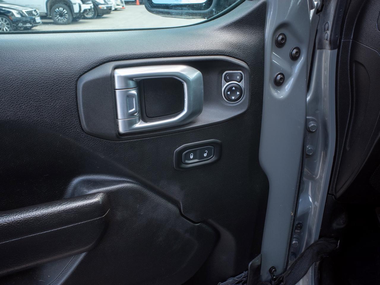 2023 Jeep Wrangler Rubicon - Premium Sound System   Rollover Protecti Photo