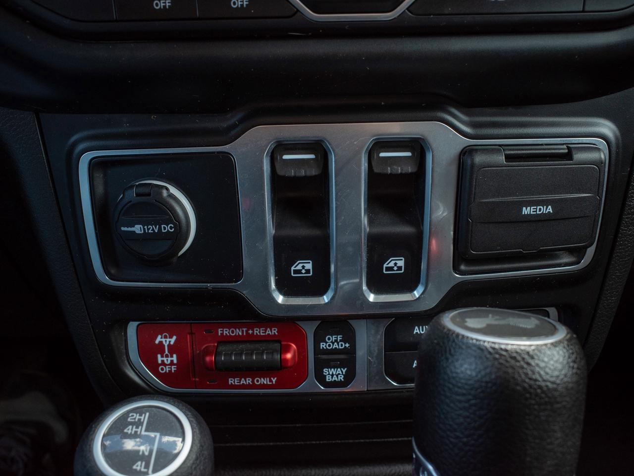 2023 Jeep Wrangler Rubicon - Premium Sound System   Rollover Protecti Photo