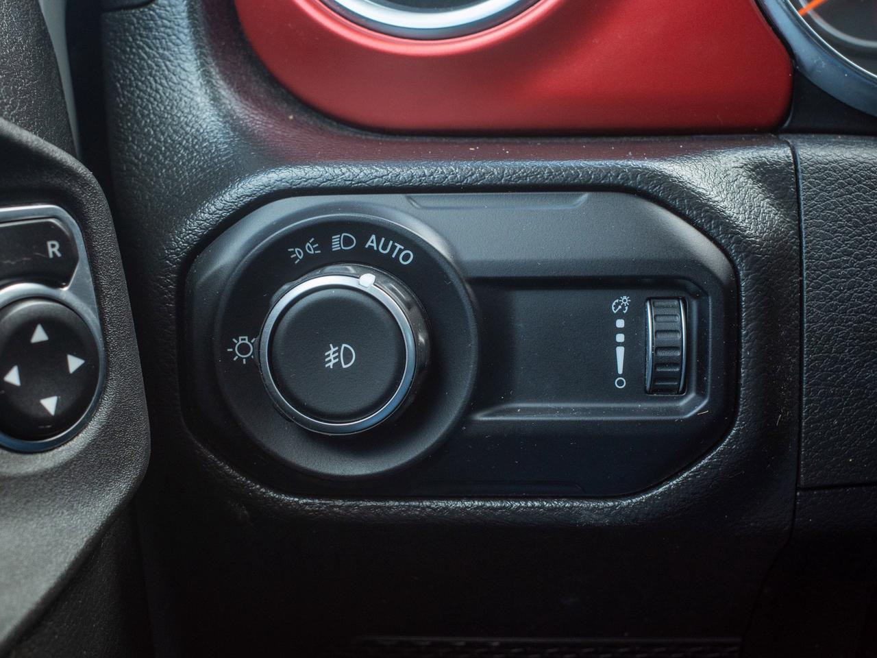 2023 Jeep Wrangler Rubicon - Premium Sound System   Rollover Protecti Photo